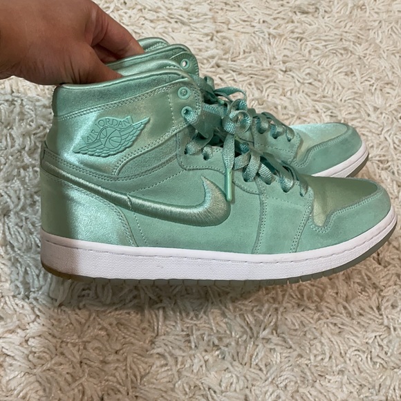 Nike Shoes - 🍒AIR JORDAN RETRO 1 Women’s Nike